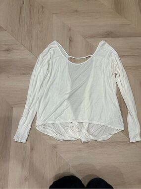 Relaxed White Long-Sleeve Twist-Front Tee